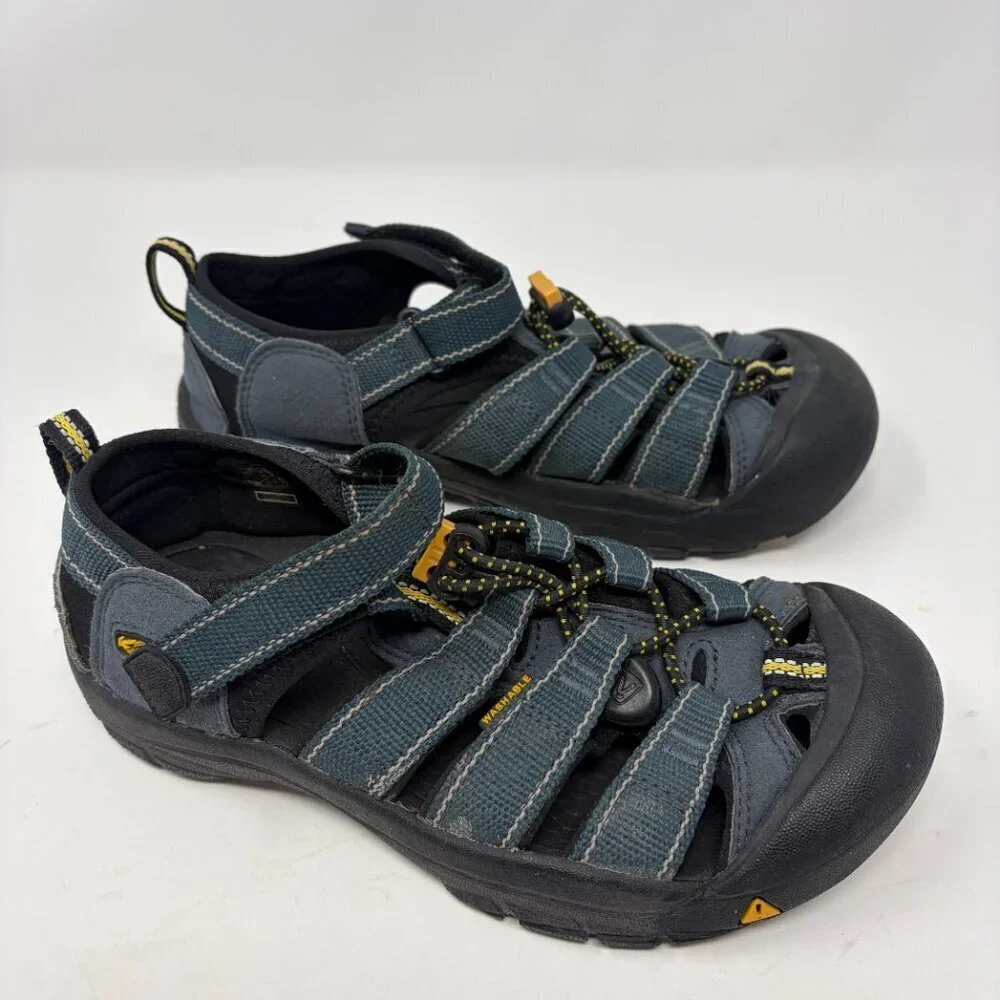 Keen blue shoes 3 water hiking gorpcore Newport